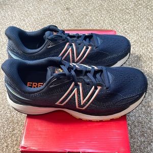 New Balance 860v12 SIZE: 9